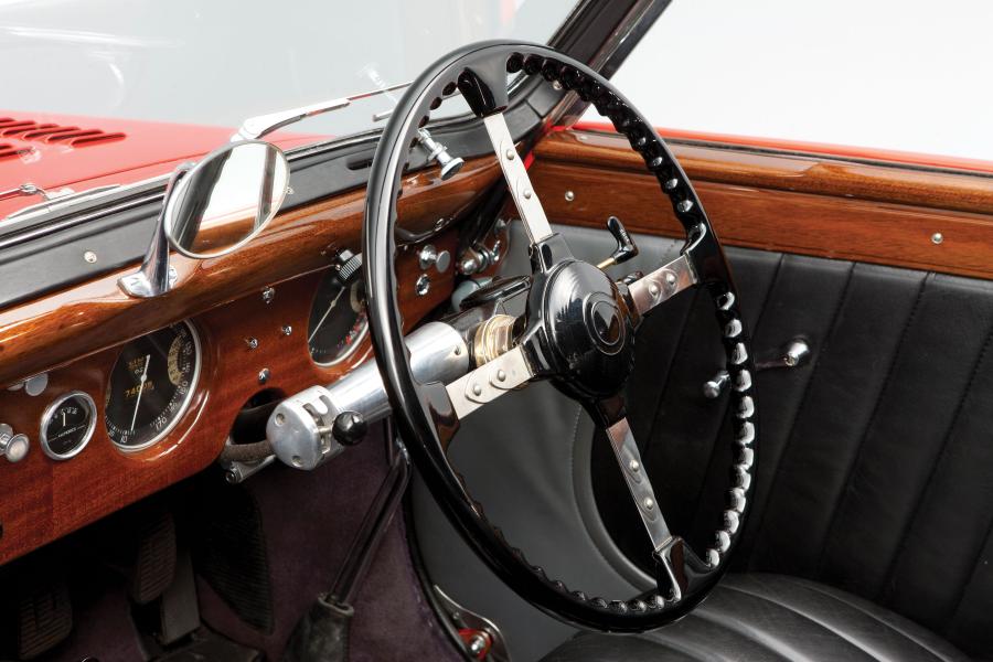 Интерьер Delahaye 135 MS Cabriolet par Letourneur & Marchand 1947 года  (фото 14 из 29)